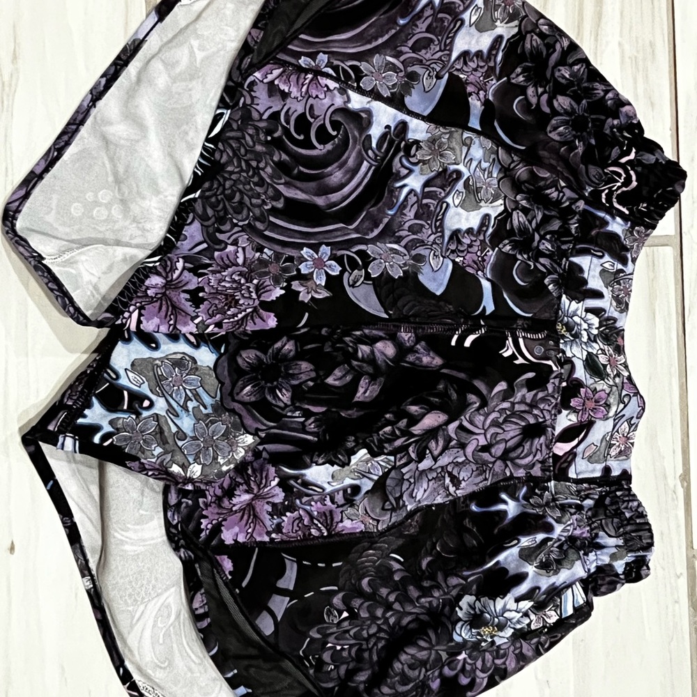 Lululemon Hotty Hot shorts, size 4, 4”